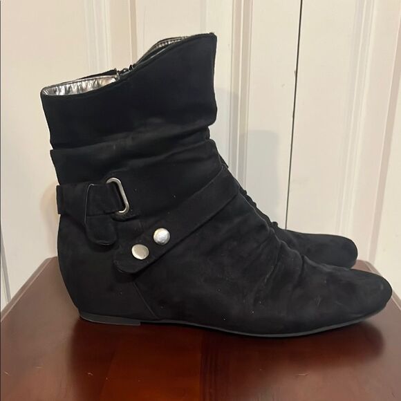 Andrew Gellar Women's Black Side Zip Up Metal Accent Ankle Boots 7 Wimsigoth - Picture 1 of 9